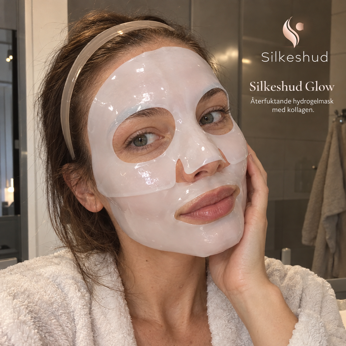 Brunett med hårband som bär Silkeshud Glow hydrogelmask